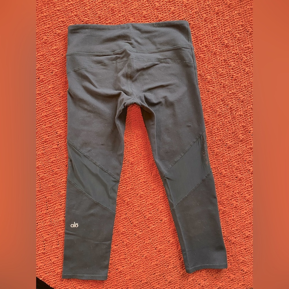 Alo Yoga cropped leggings